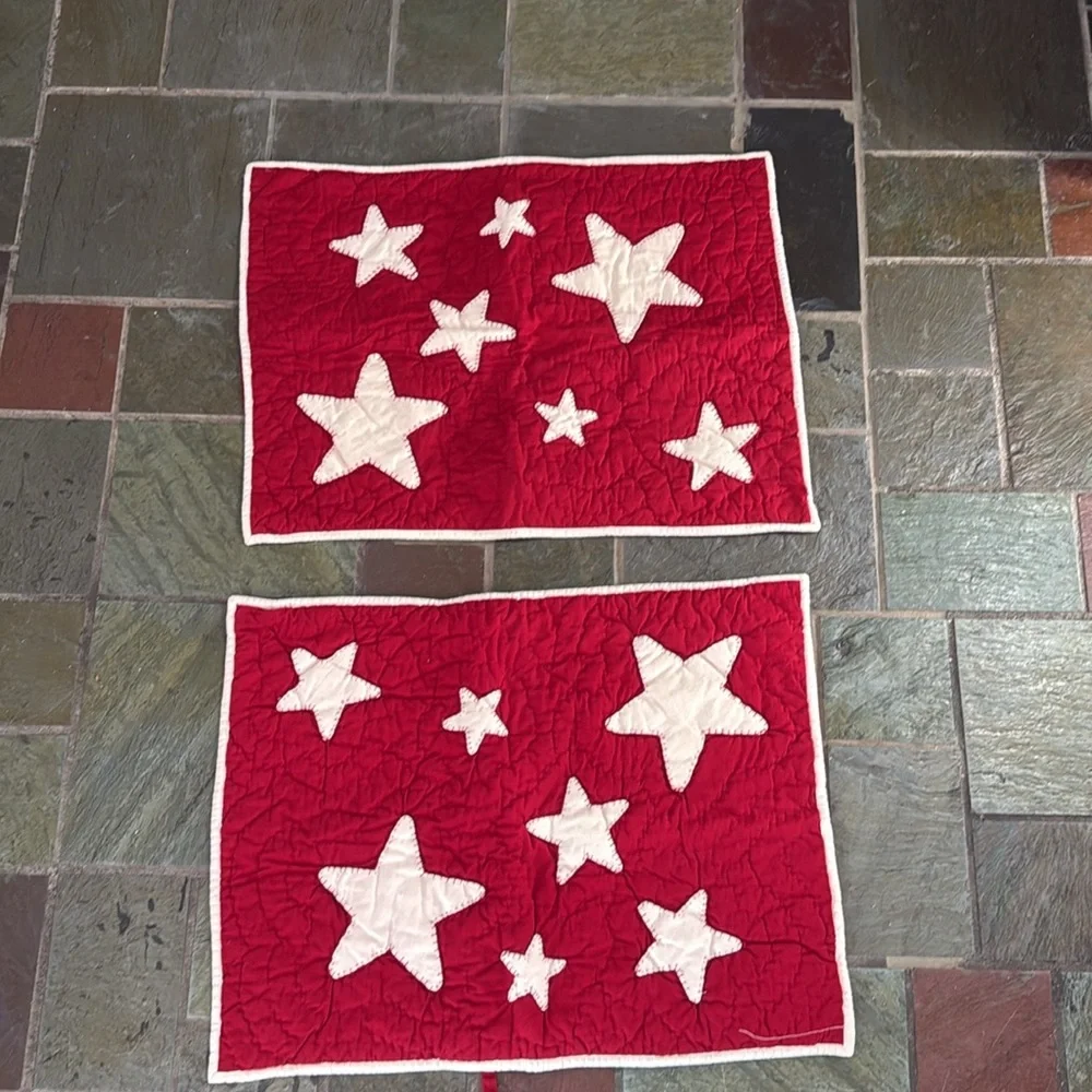 Pottery Barn Kids Twin Red Star Quilt and Two Shams - Picture 2 of 5